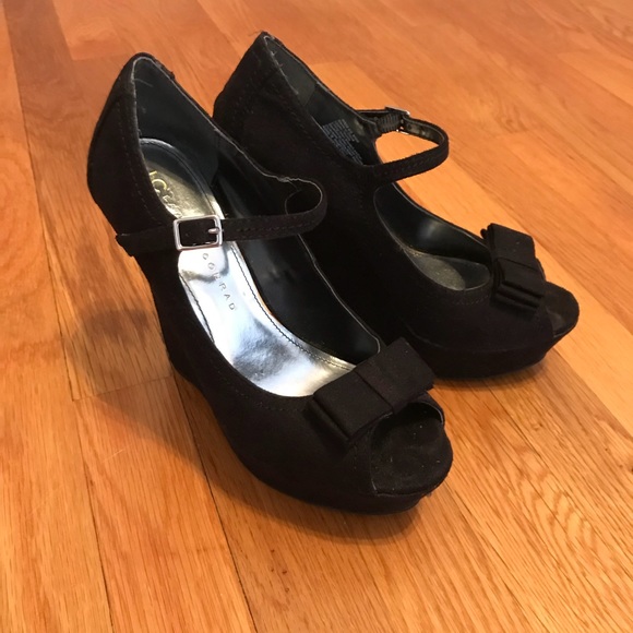 LC Lauren Conrad Shoes - Lauren Conrad peep toe wedge